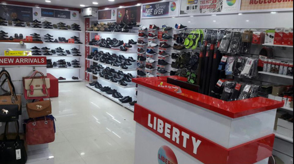 Liberty shoes recently launched an exclusive collection in Vidhya Nagar, Hubli unveiling its spanking new footwear collection.