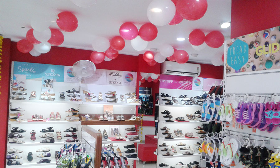 Bina is a small town in Madhya Pradesh where Liberty has spread its wings. In accordance with its strategy of making quality footwear available in a upper class ambience Liberty new store opened to an enthusiastic response on 1st October in the Shastri Ward, Station Road in Bina.