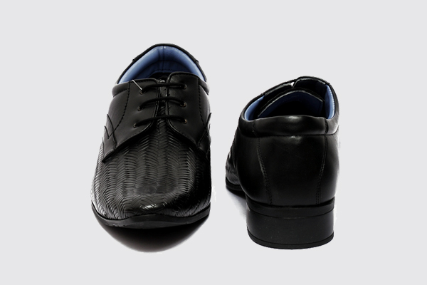 Buy a classic and cardinal pair of formal shoes with the dual tone upper from Fortune